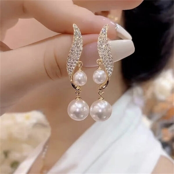 Silver Needle Pearl Rhinestone Earrings